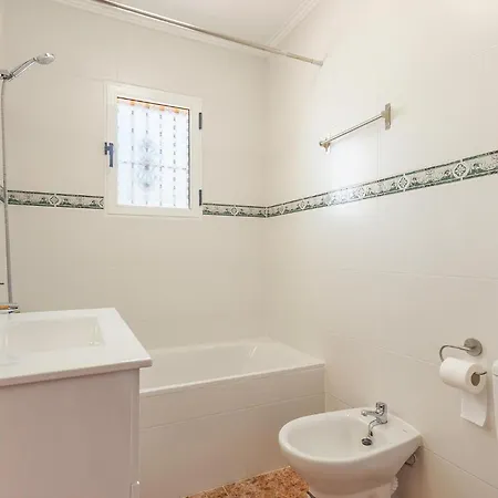 Stunning In With Swimming Pool Nyaraló