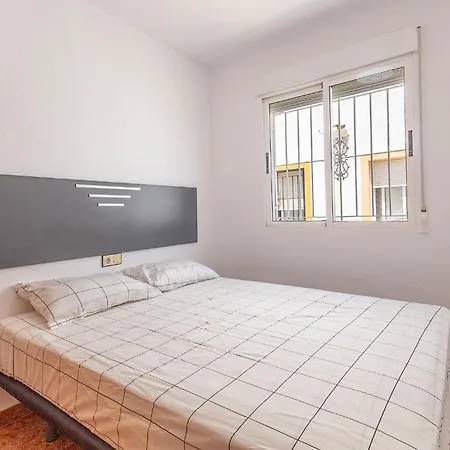 Stunning In With Swimming Pool Nyaraló *