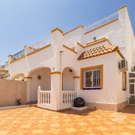 Stunning In With Swimming Pool Tatil Evi