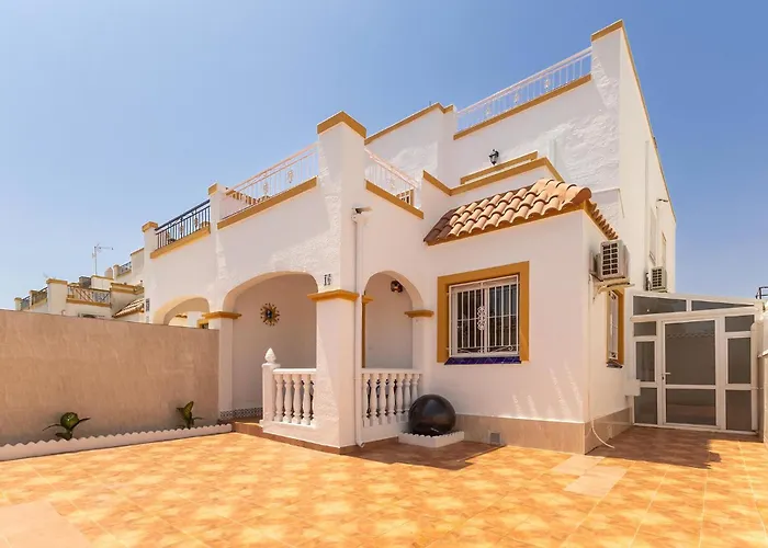 Stunning In With Swimming Pool Tatil Evi