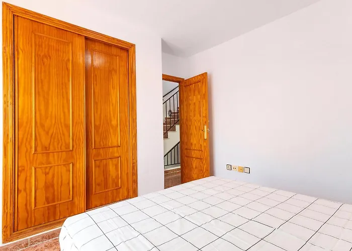 Stunning In With Swimming Pool *